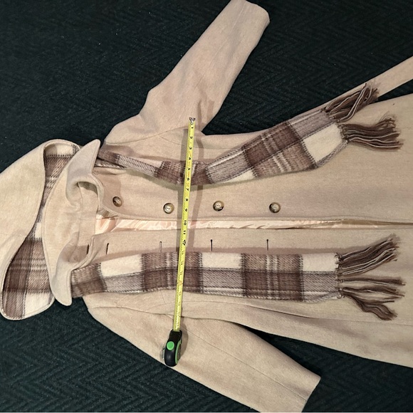 Vintage Women's Wool Trench Coat with removable Hood and Scarf - Picture 8 of 16